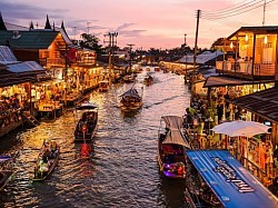 ตลาดน้ำอัมพวา